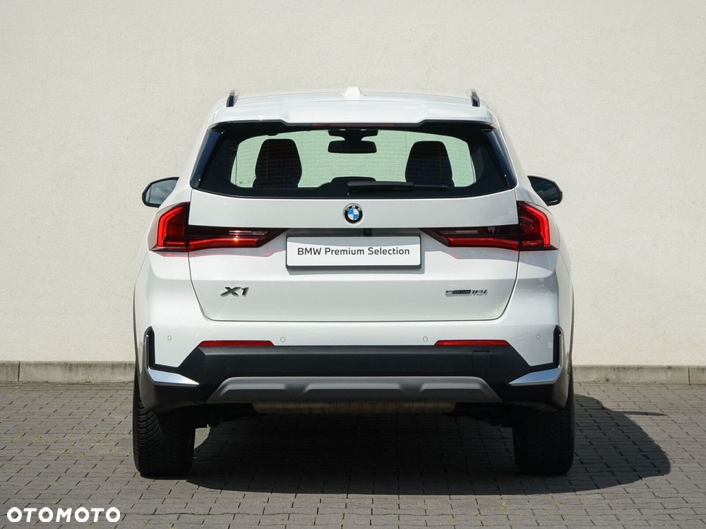 BMW X1 sDrive18i - 11