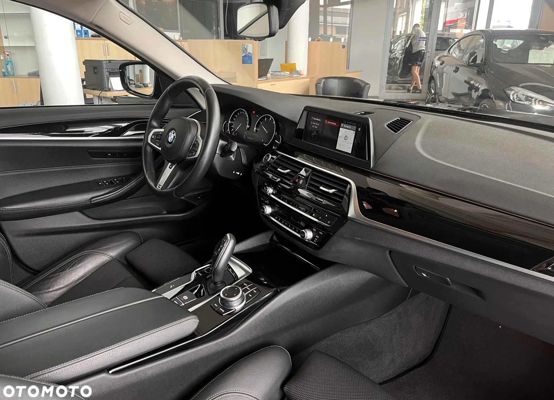 BMW Seria 5 530i Touring - 24