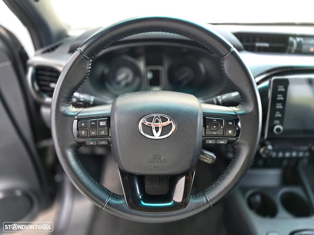 Toyota Hilux 2.8 D-4D 4WD Invincible TA - 15