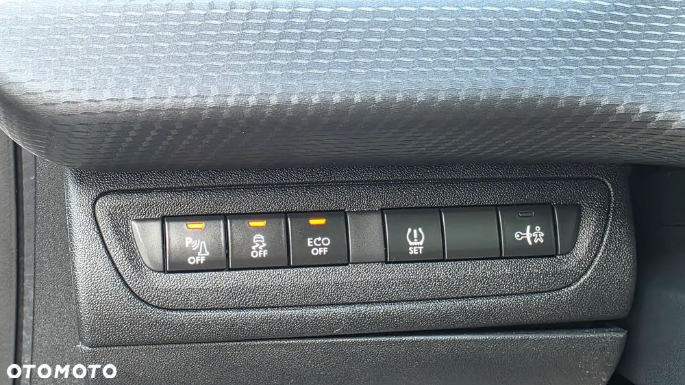 Peugeot 2008 1.5 BlueHDi Style - 22