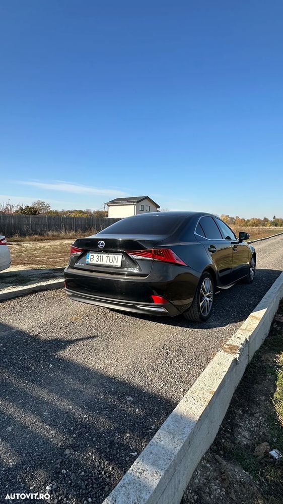Lexus Seria IS 300h Executive - 3