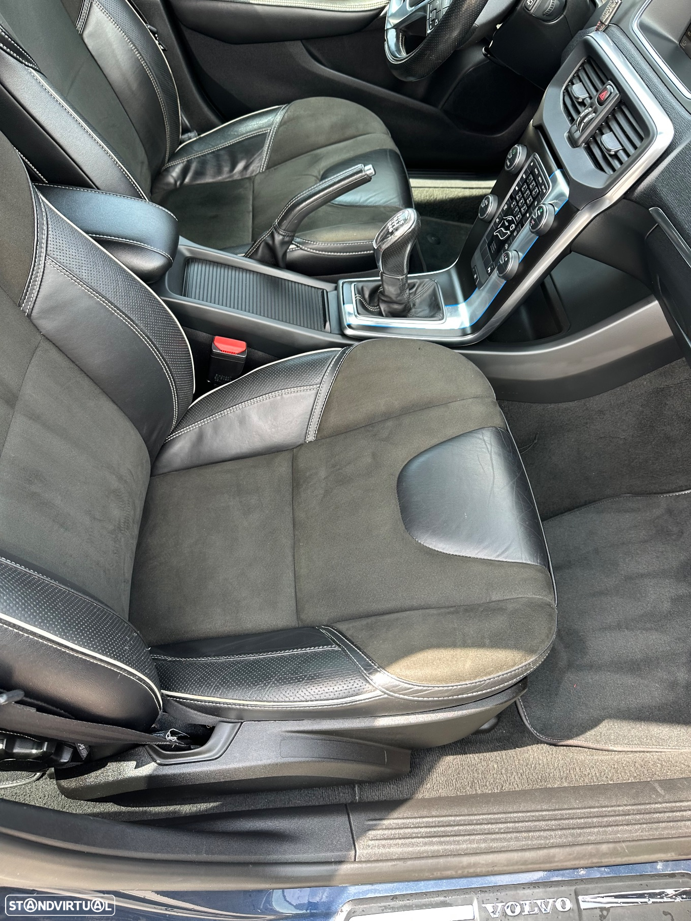 Volvo V40 1.6 D2 R-Design - 34