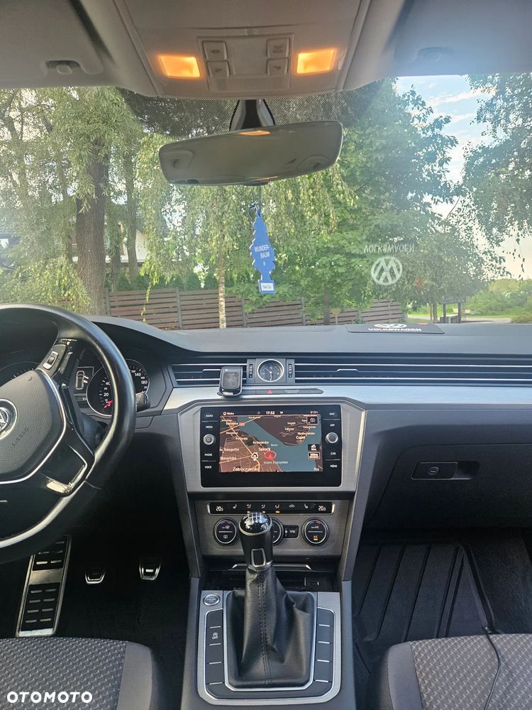 Volkswagen Passat - 16