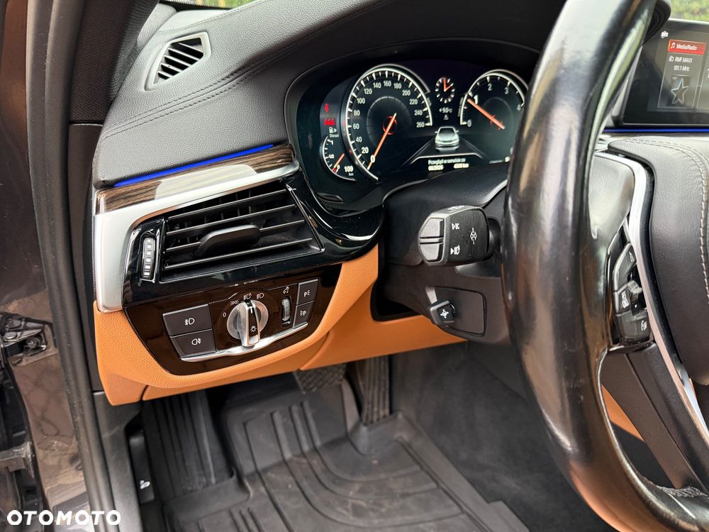BMW Seria 5 520d Luxury Line - 28