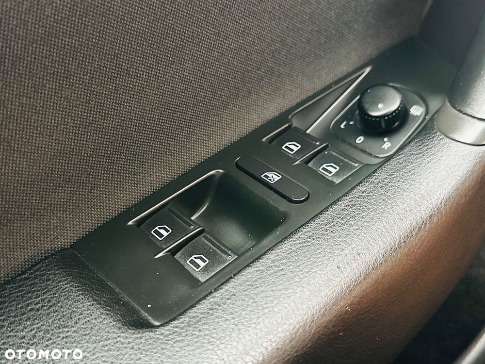 Volkswagen Passat 2.0 TDI DSG Highline - 37