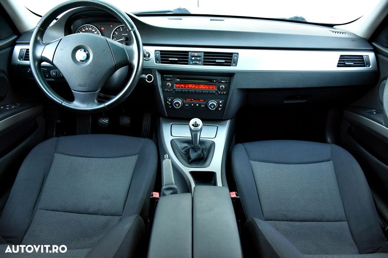 BMW Seria 3 318i - 4