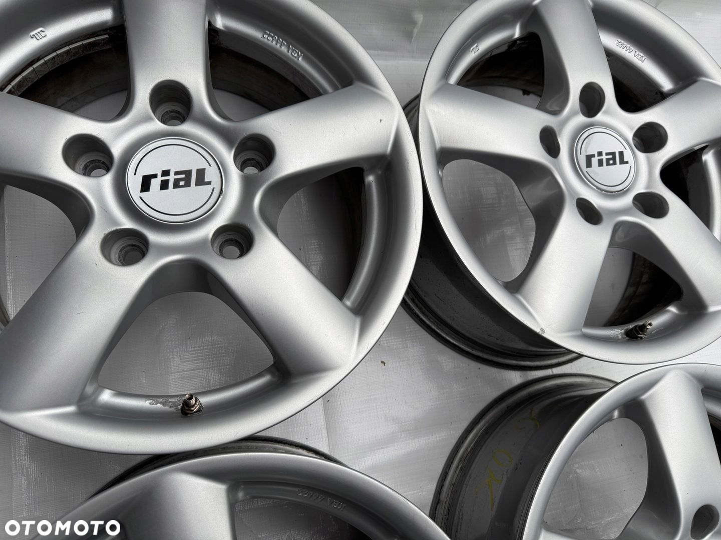 Felgi Rial 5x139,7 16" 7J ET45 565 - 7
