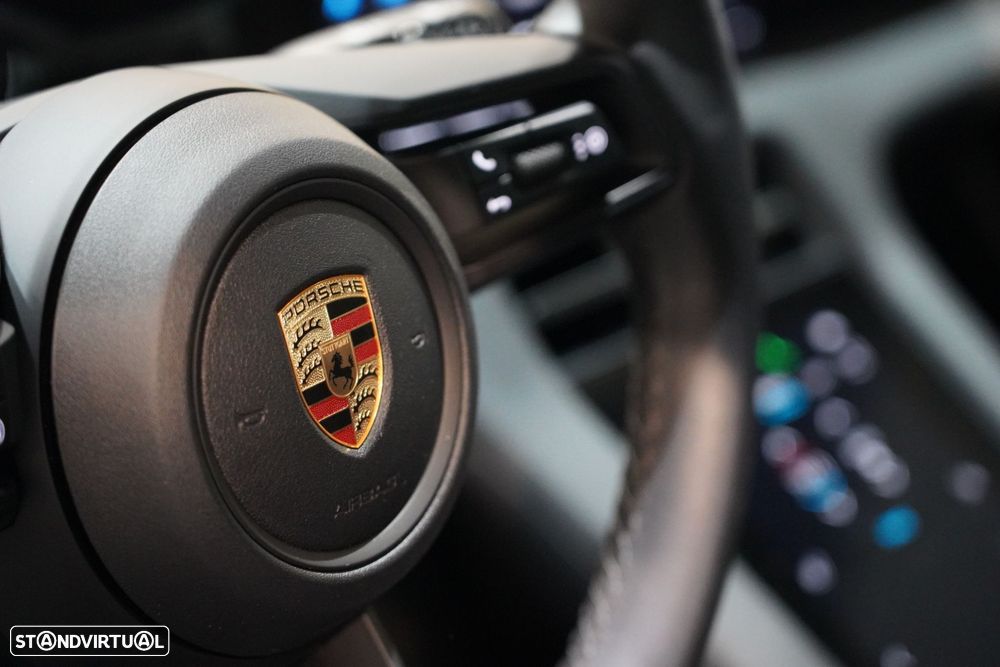 Porsche Taycan Cross Turismo 4 - 11