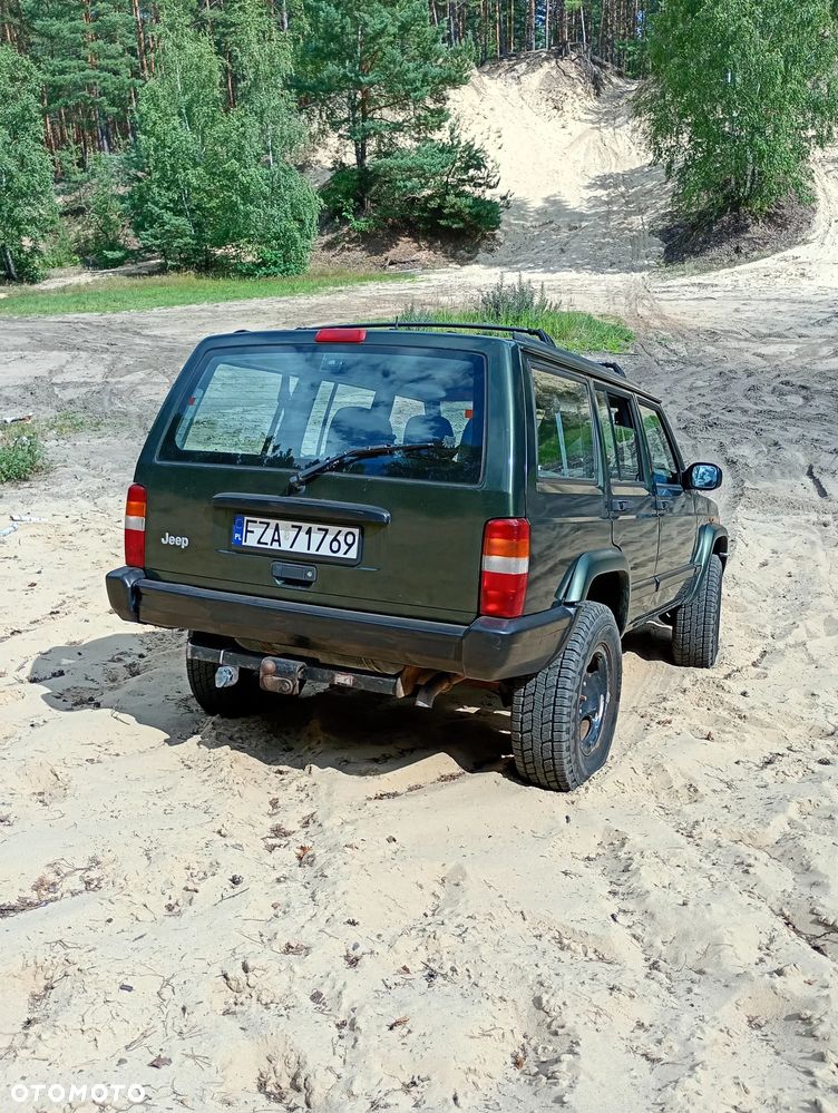 Jeep Cherokee - 9