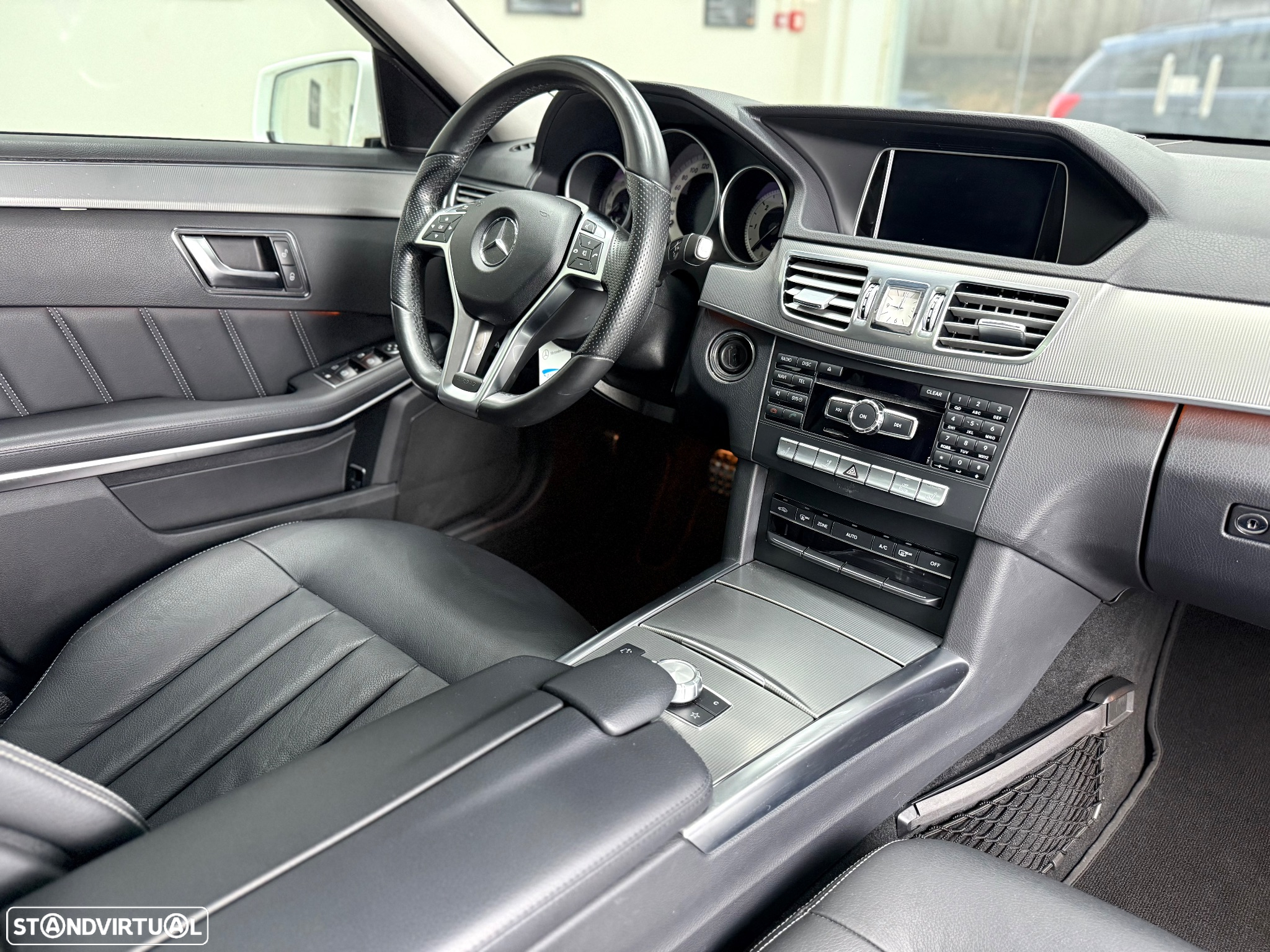 Mercedes-Benz E 300 Bluetec Hybrid Avantgarde - 36