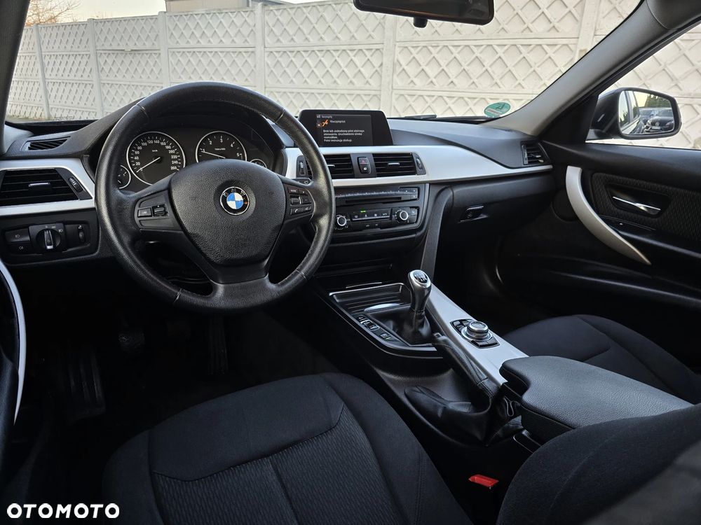 BMW Seria 3 318d Blue Performance - 23