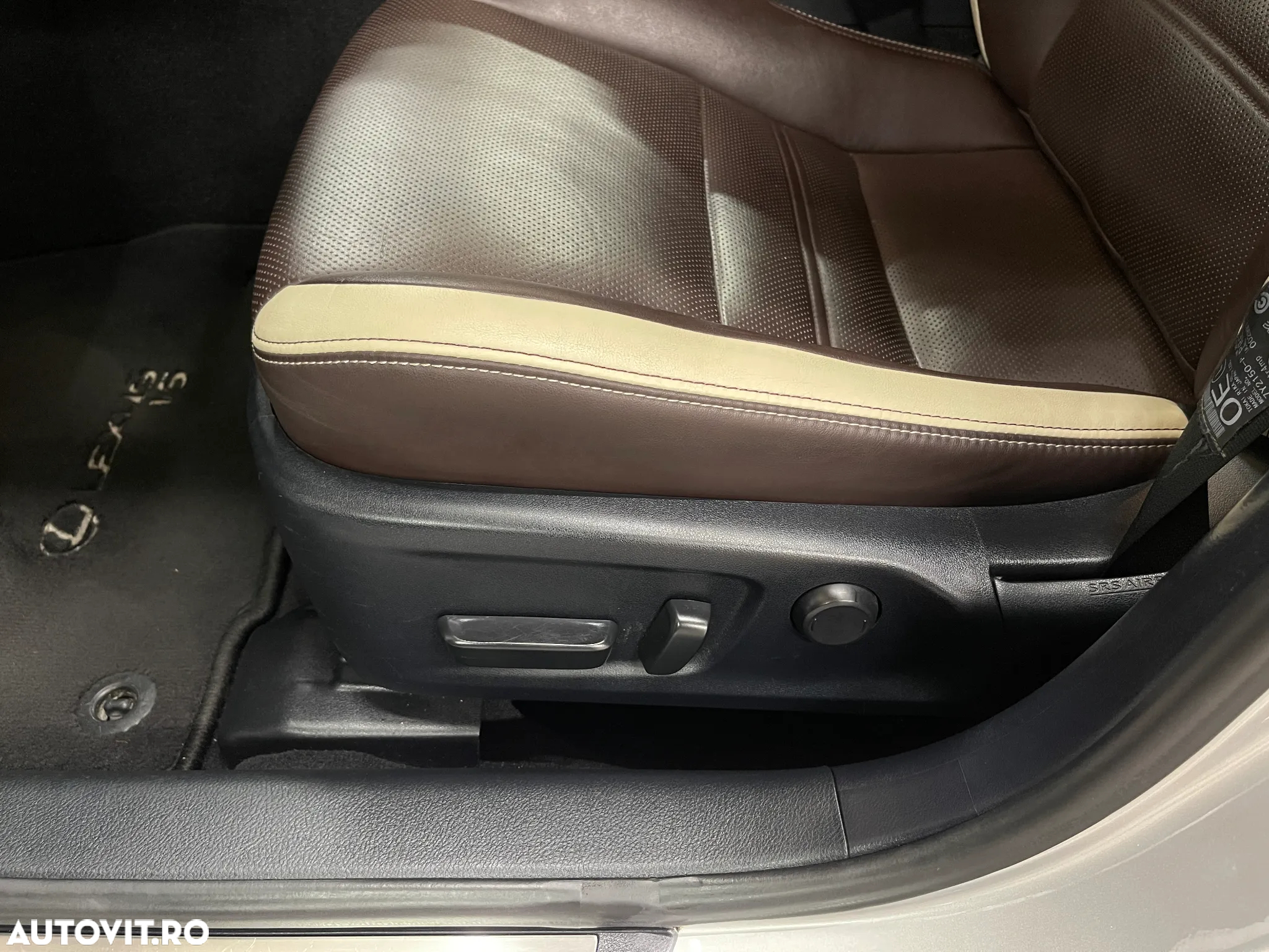 Lexus Seria IS 300h Executive - 27