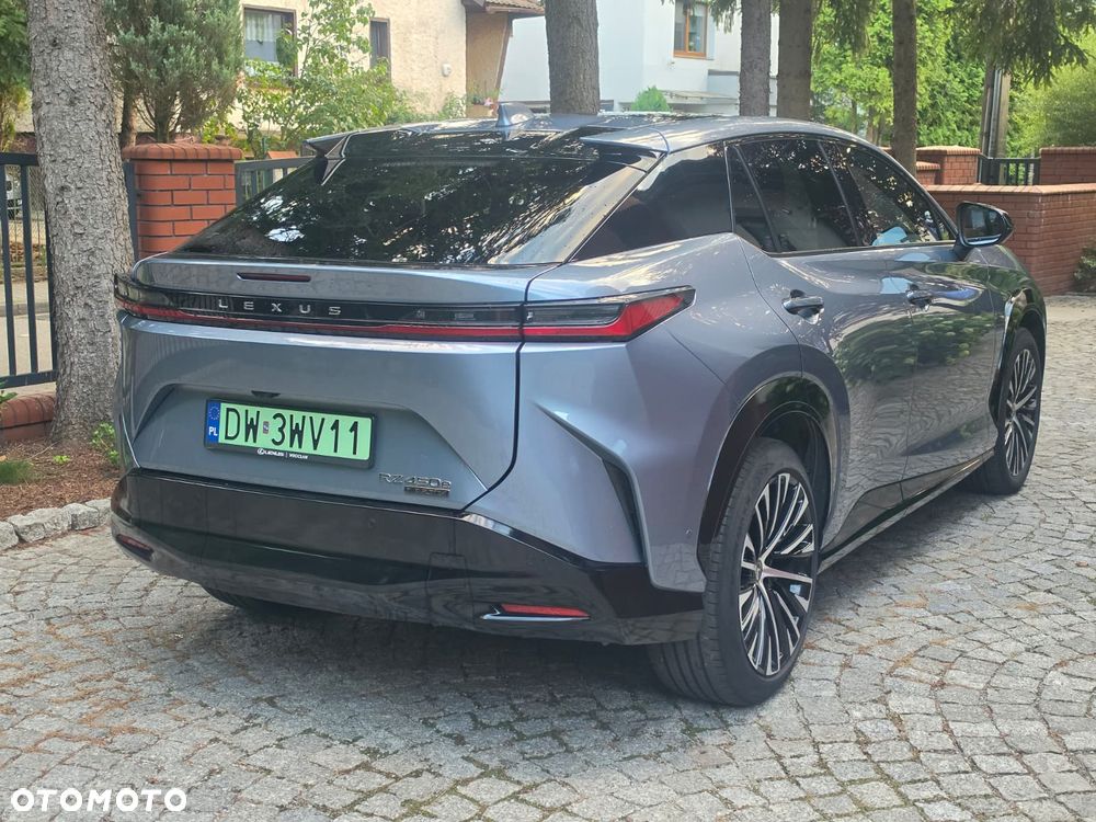 Lexus RZ - 4