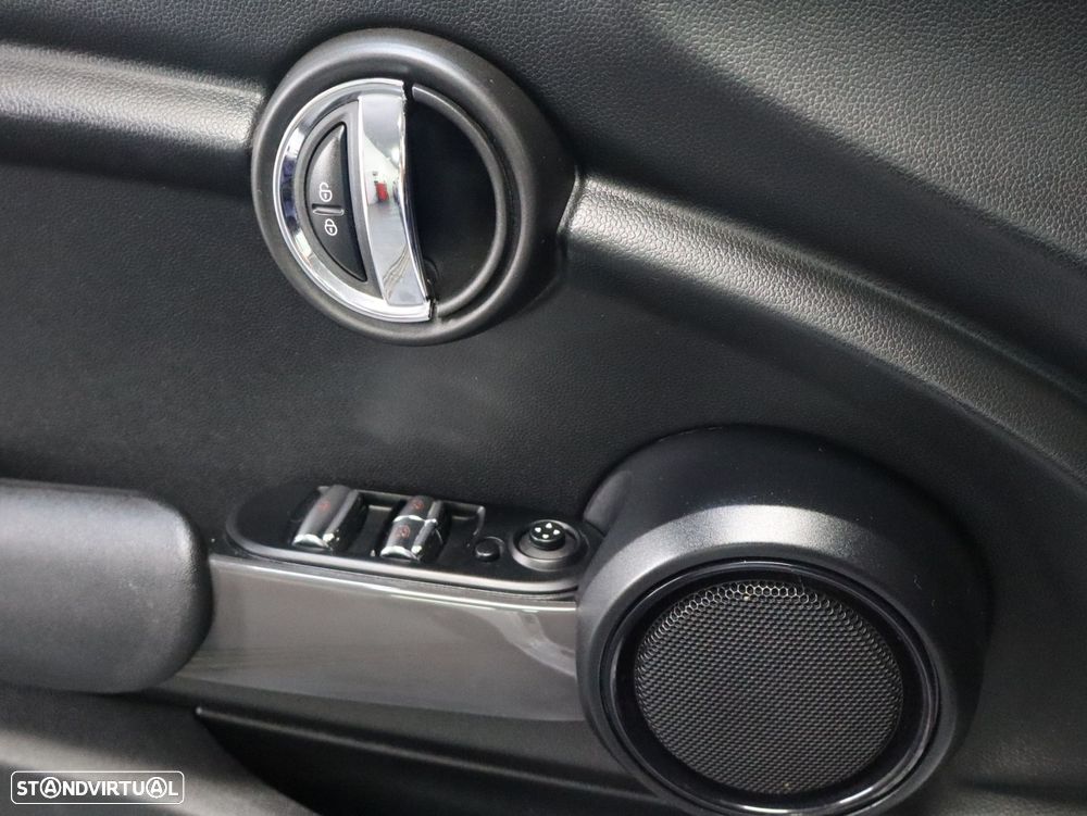 MINI Cabrio Cooper Premium Plus JCW Auto - 23