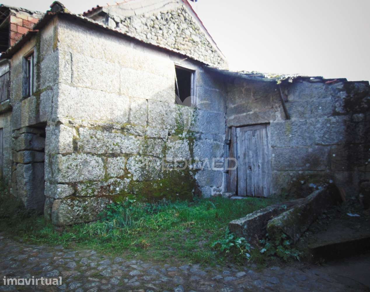 Casa em pedra para reconstrução em Vila Meã / Vila Real - Grande imagem: 5/13
