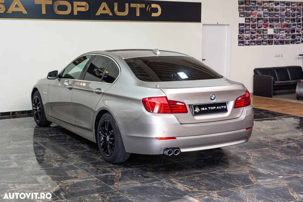 BMW Seria 5 525d xDrive - 34