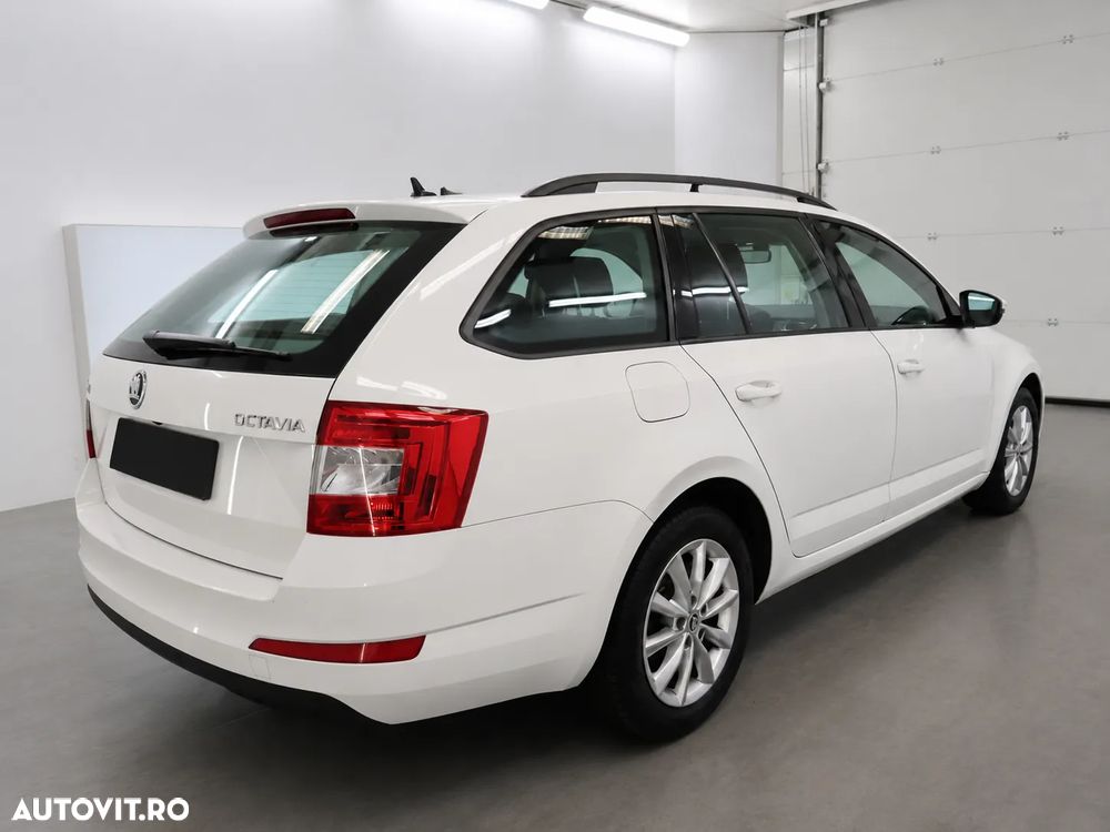 Skoda Octavia 1.6 TDI DSG Ambition - 2