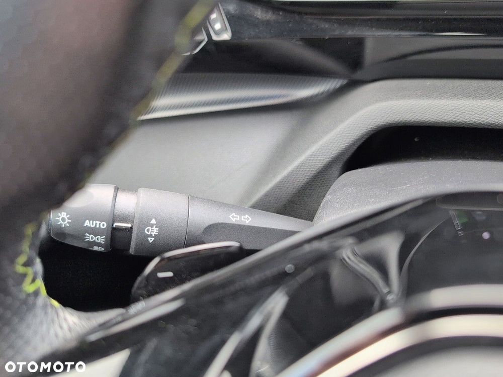 Peugeot 408 1.6 Plug-In Hybrid 225 GT EAT8 - 19