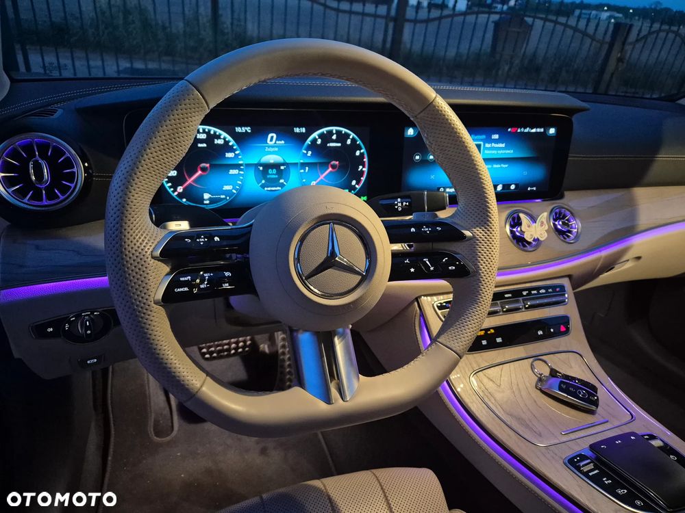Mercedes-Benz Klasa E - 32