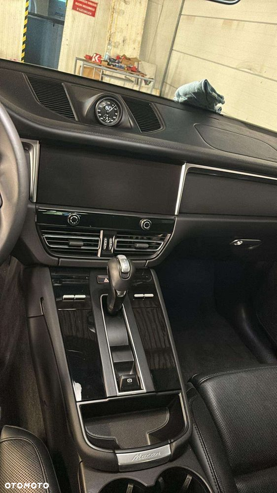 Porsche Macan T - 11