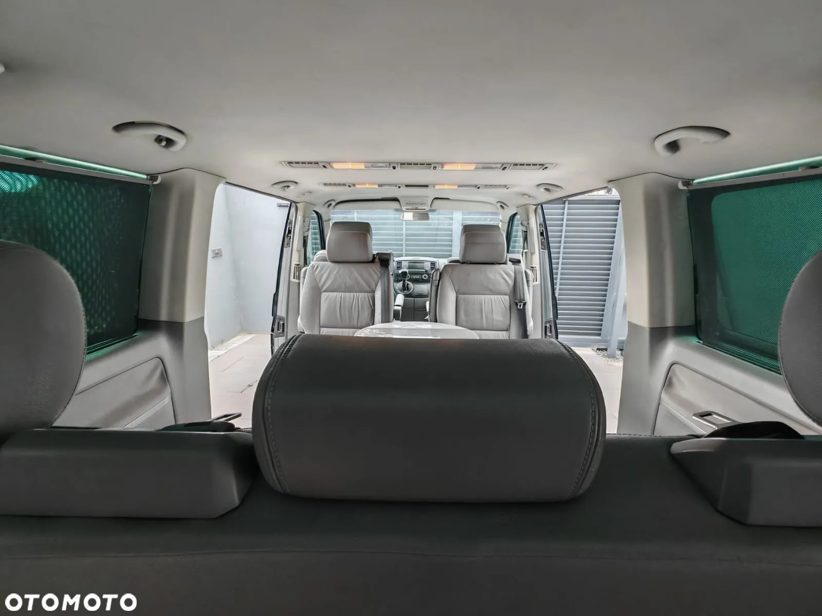 Volkswagen Multivan - 12