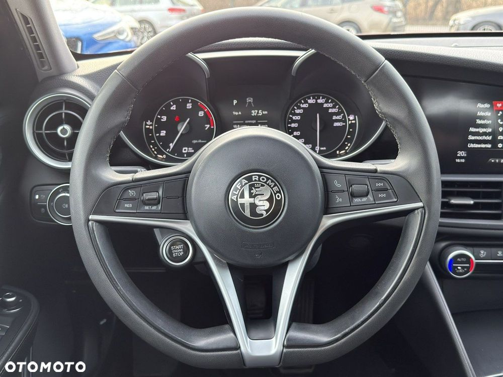 Alfa Romeo Giulia - 24