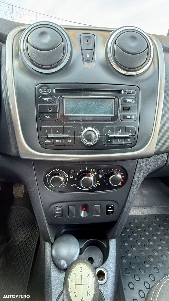 Dacia Logan 1.2 16V Laureate - 9