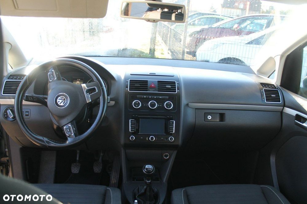 Volkswagen Touran - 11