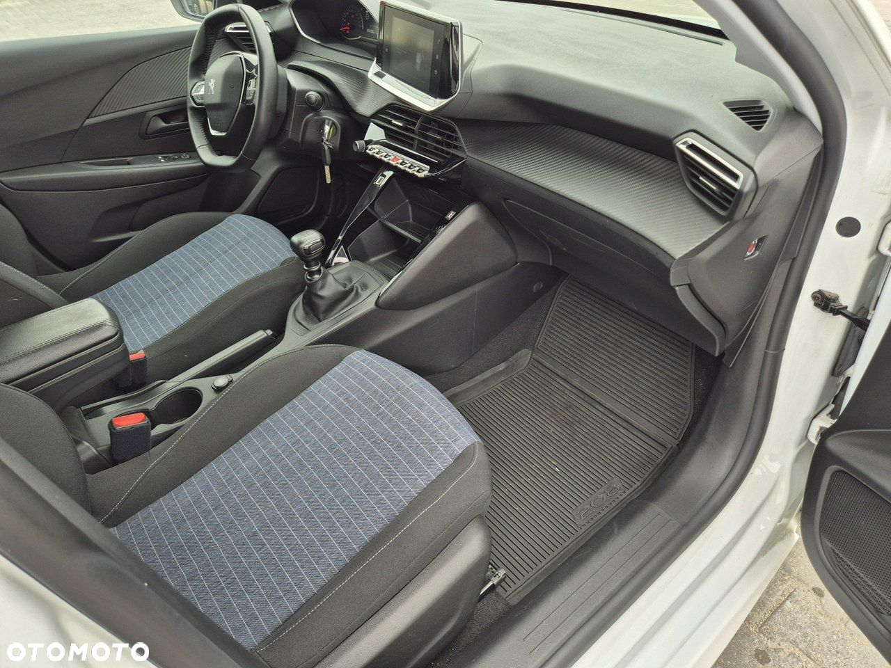 Peugeot 208 - 10