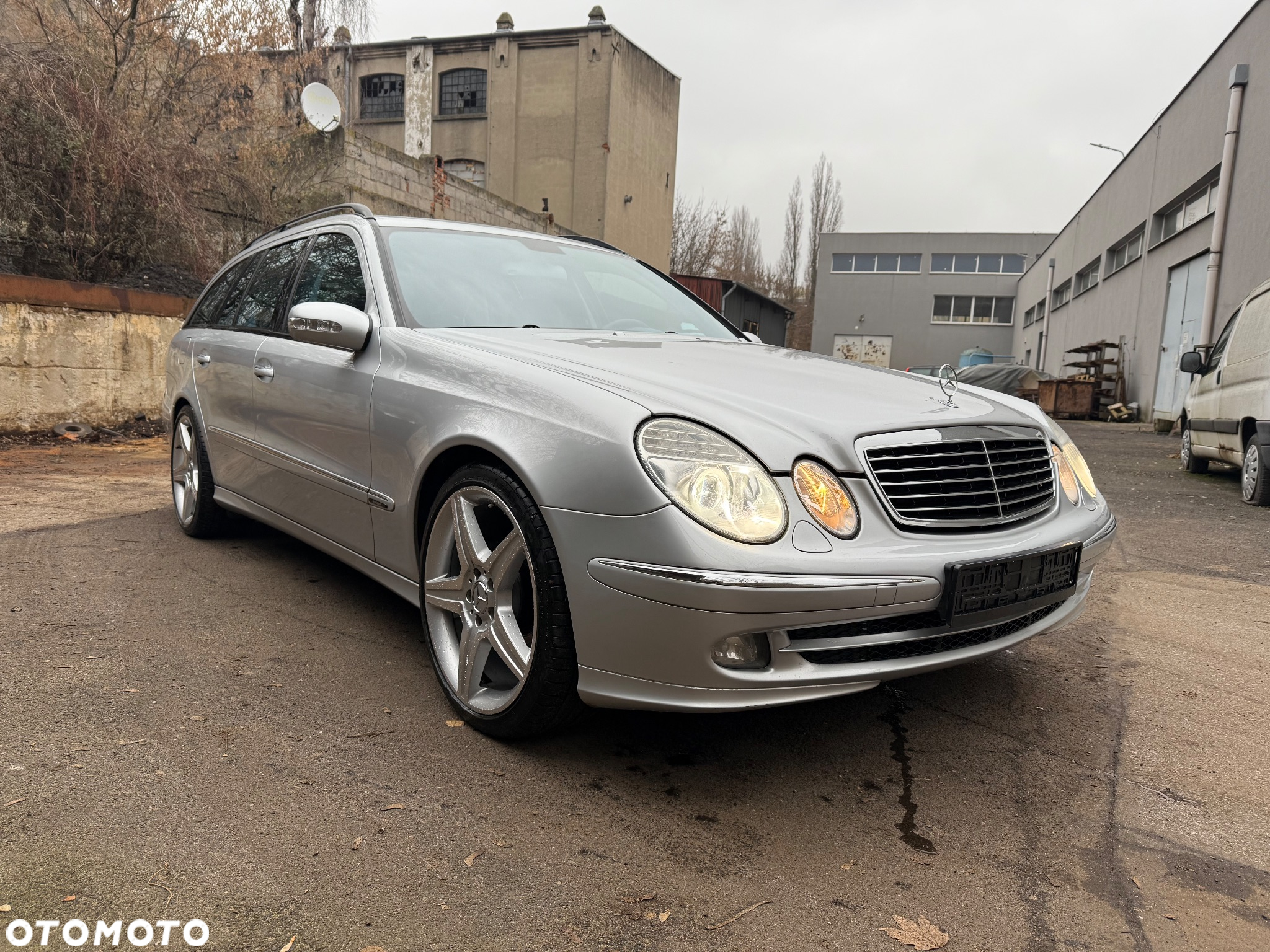 Mercedes-Benz Klasa E 320 T CDI Avantgarde DPF Sport Edition - 9
