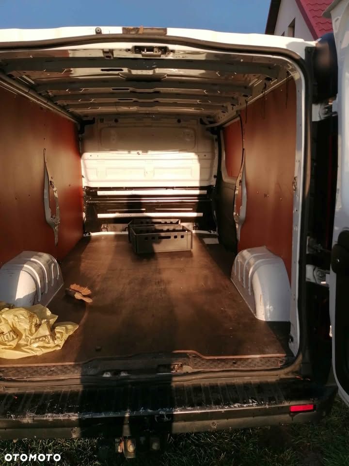 Opel Vivaro - 10