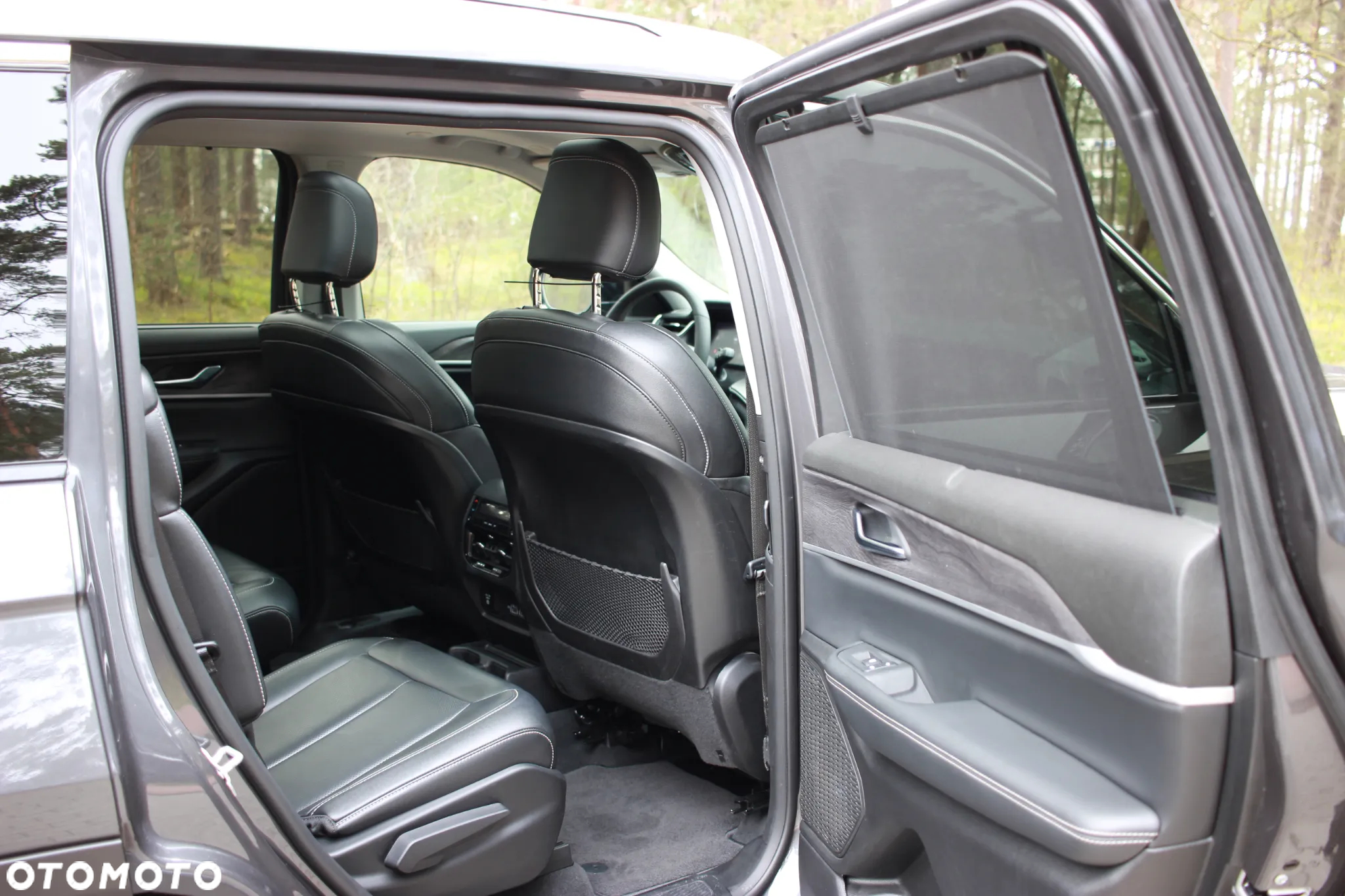 Jeep Grand Cherokee - 12