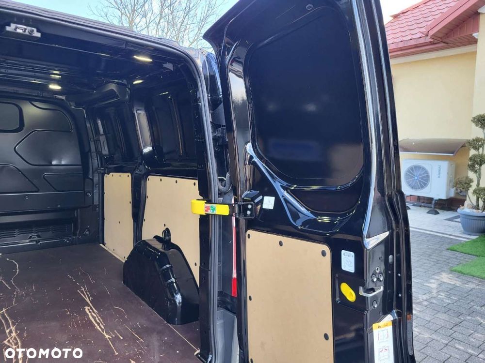 Ford Tourneo Custom - 18