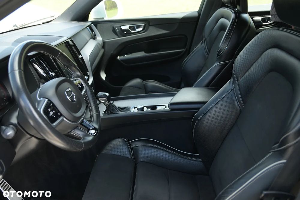 Volvo XC 60 D4 AWD R-Design - 24