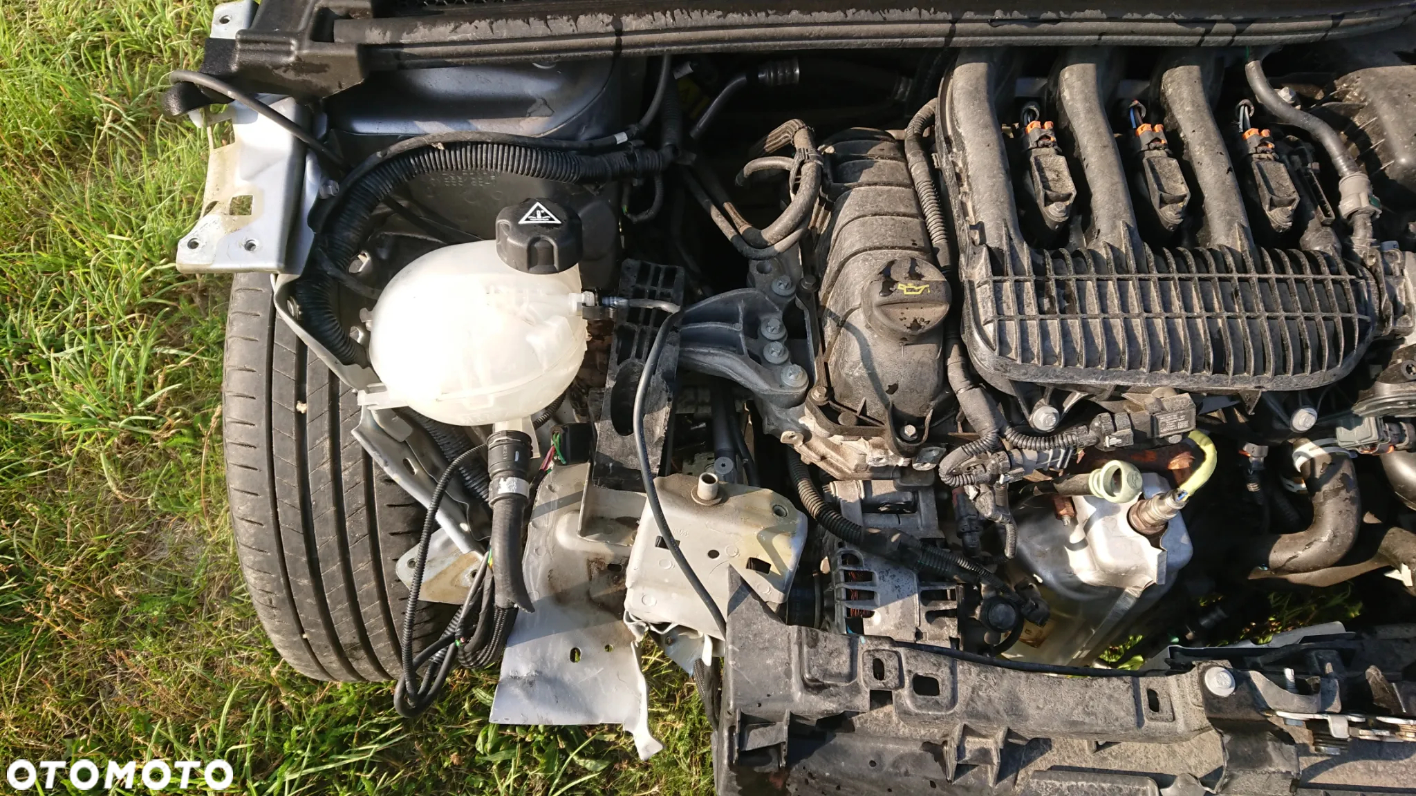 Peugeot 208 - 5
