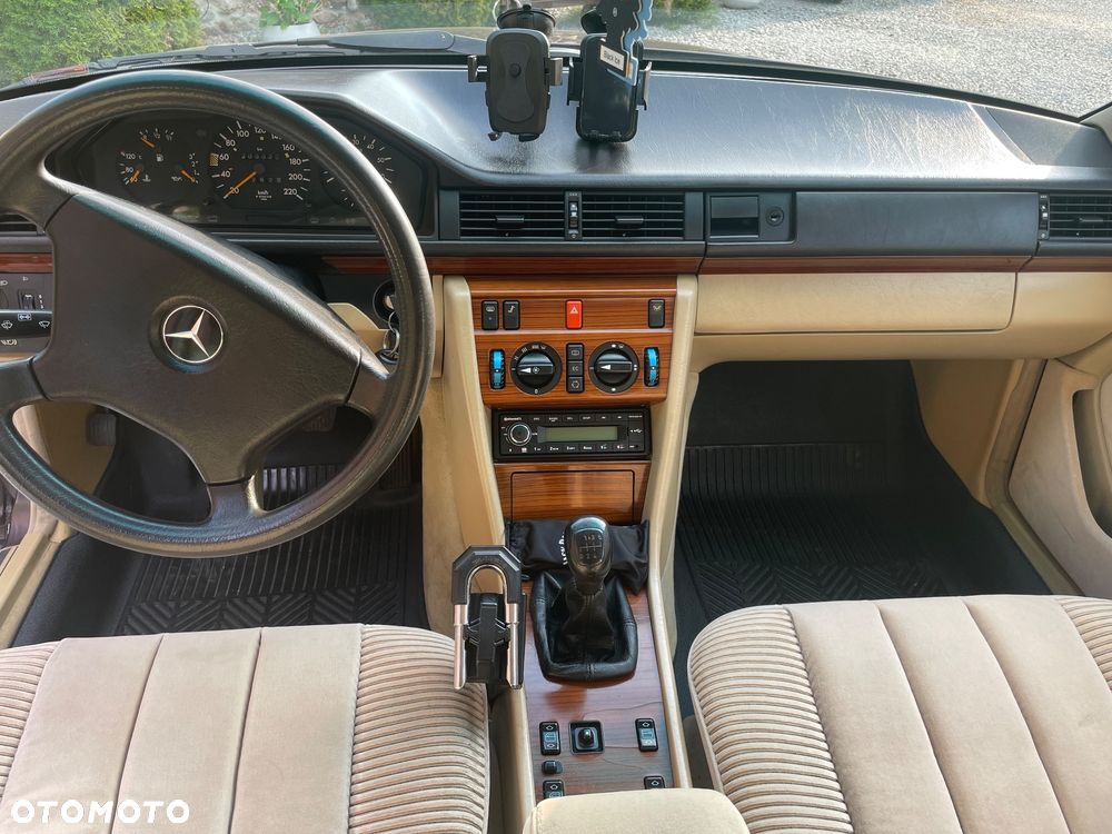 Mercedes-Benz W124 (1984-1993) - 17