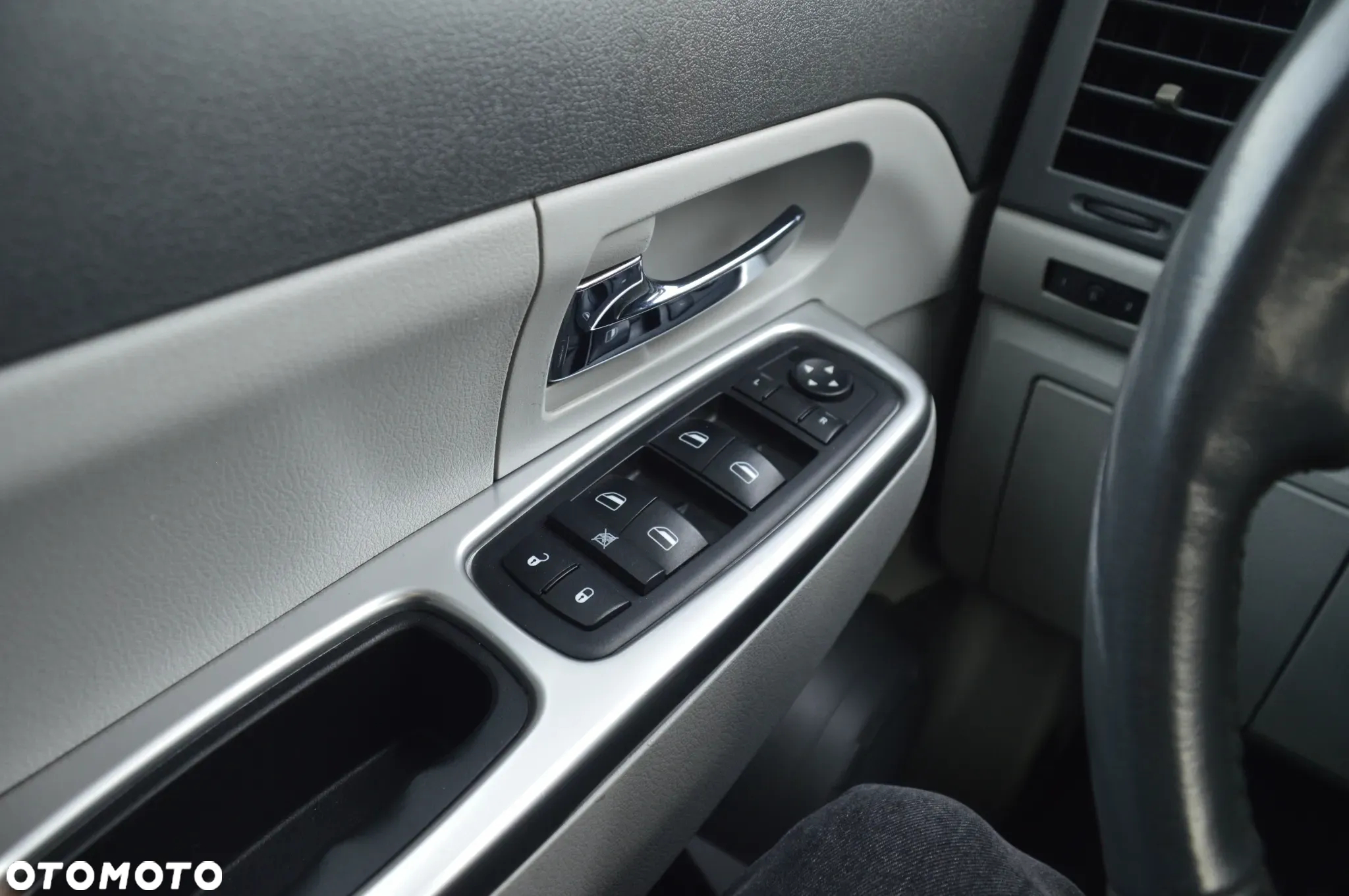 Jeep Cherokee - 23
