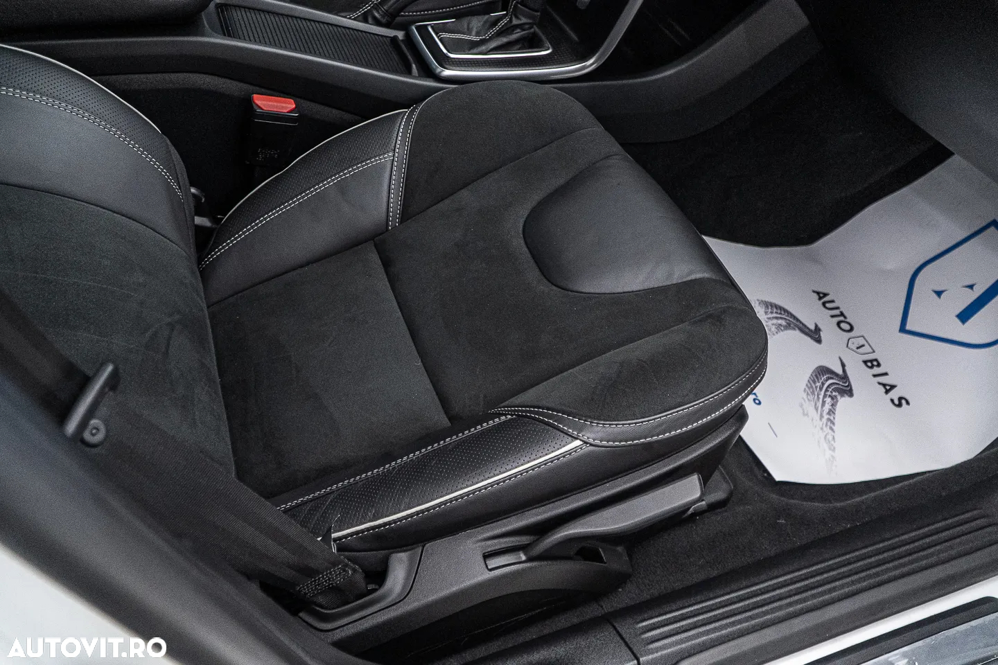Volvo V40 T3 Geartronic RDesign - 38