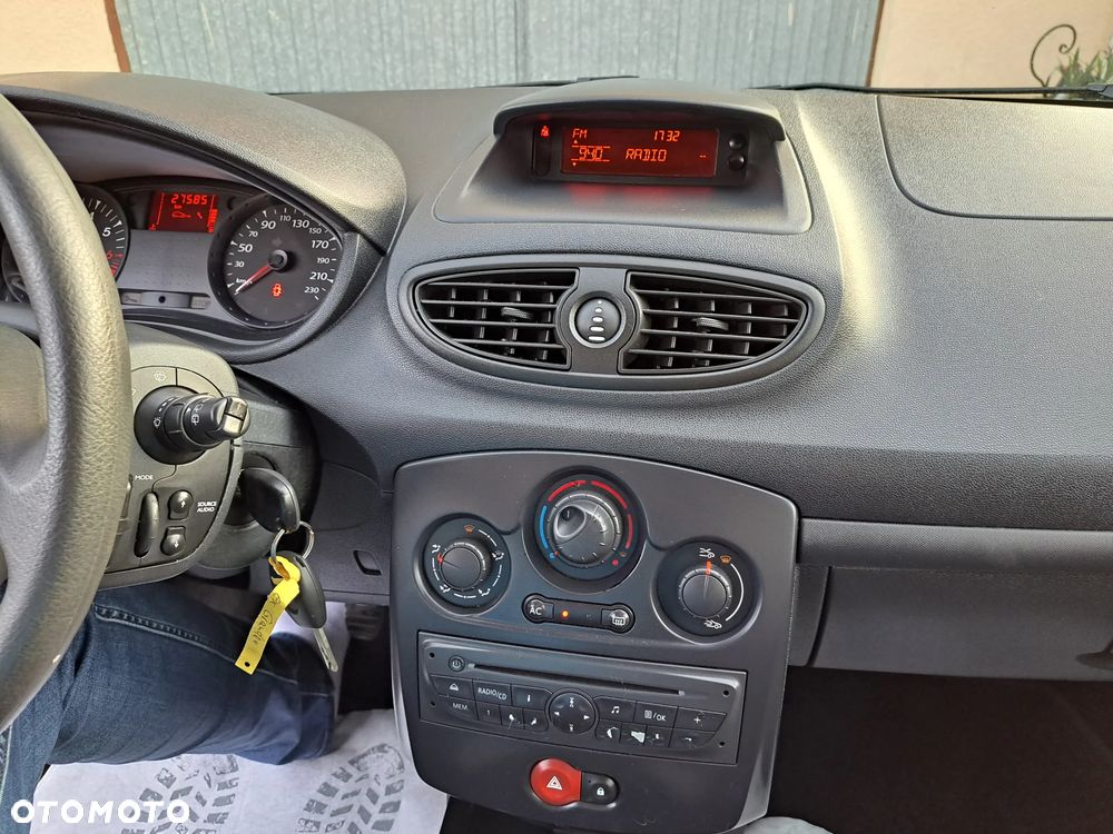 Renault Clio - 25