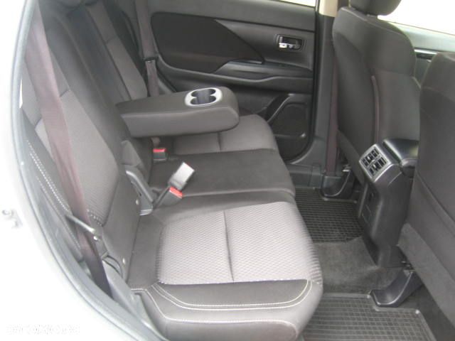 Mitsubishi Outlander 2.0 Intense + SDA 4WD CVT - 27