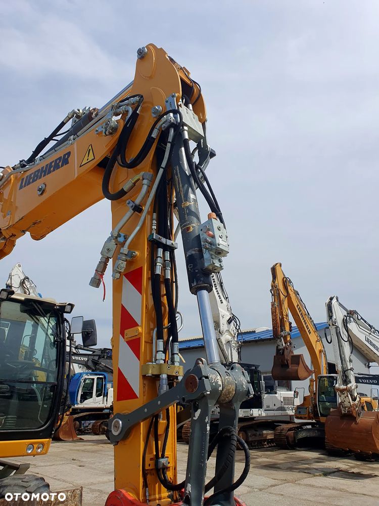 Liebherr A910 Compact - 11