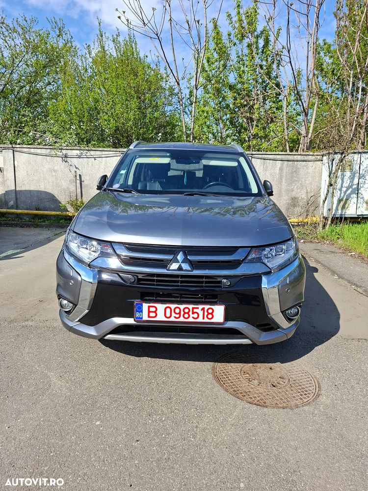 Mitsubishi Outlander - 2