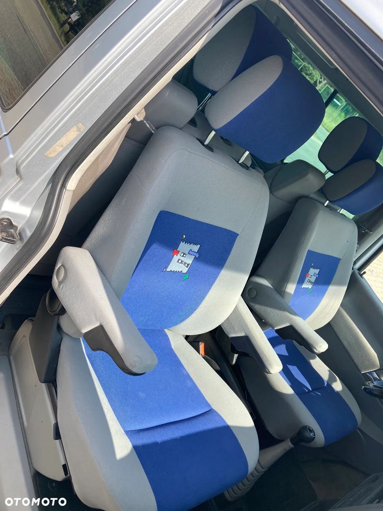 Volkswagen Multivan - 12