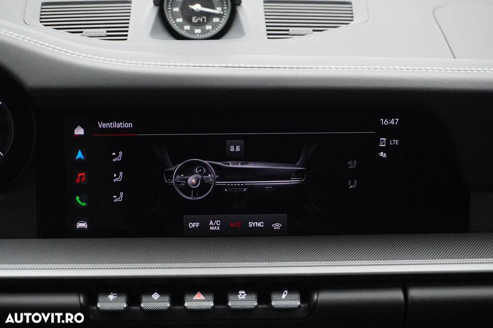 Porsche 911 Carrera 4 PDK - 36