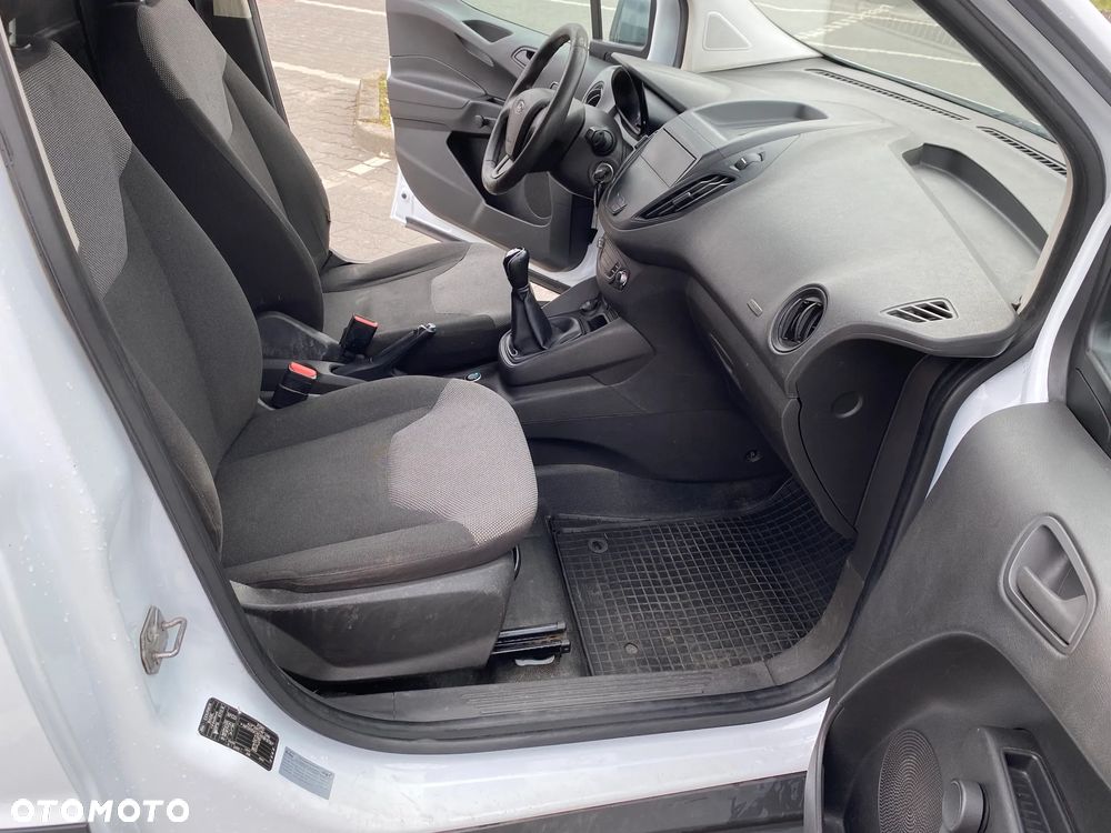Ford Transit Courier - 14
