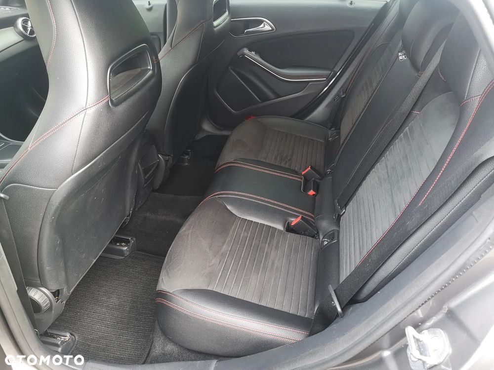 Mercedes-Benz CLA 180 7G-DCT AMG Line - 23