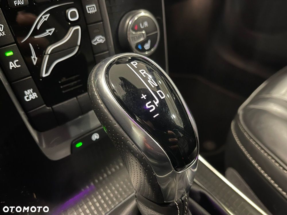 Volvo V40 T4 Drive-E R-Design Momentum - 20