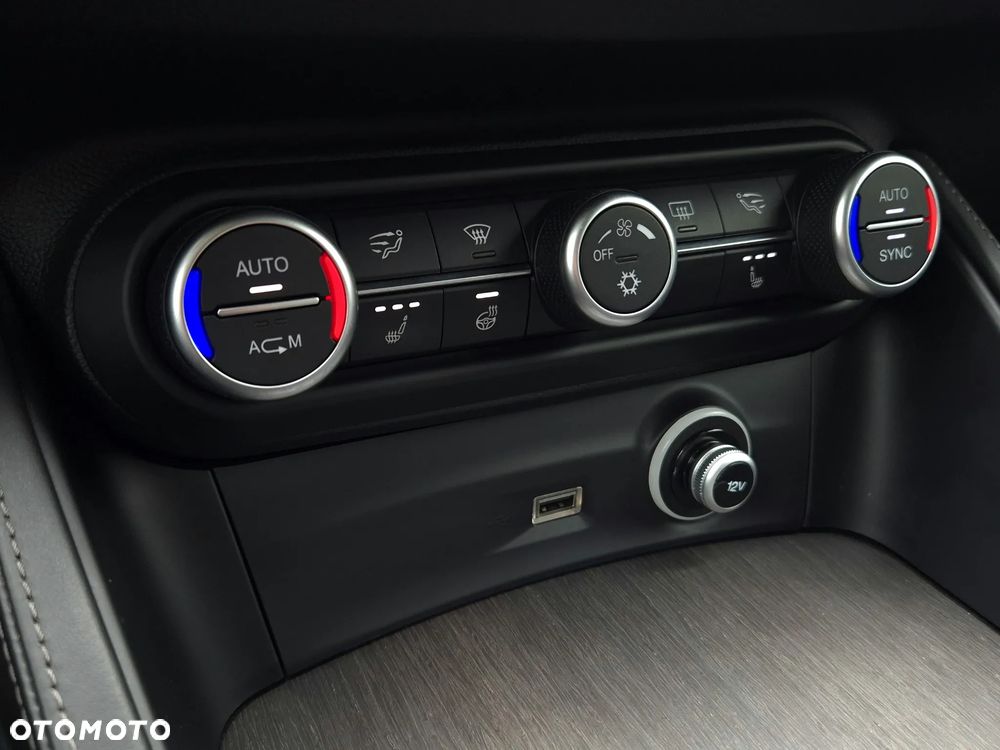 Alfa Romeo Stelvio 2.0 Turbo 16V AT8-Q4 First Edition - 30