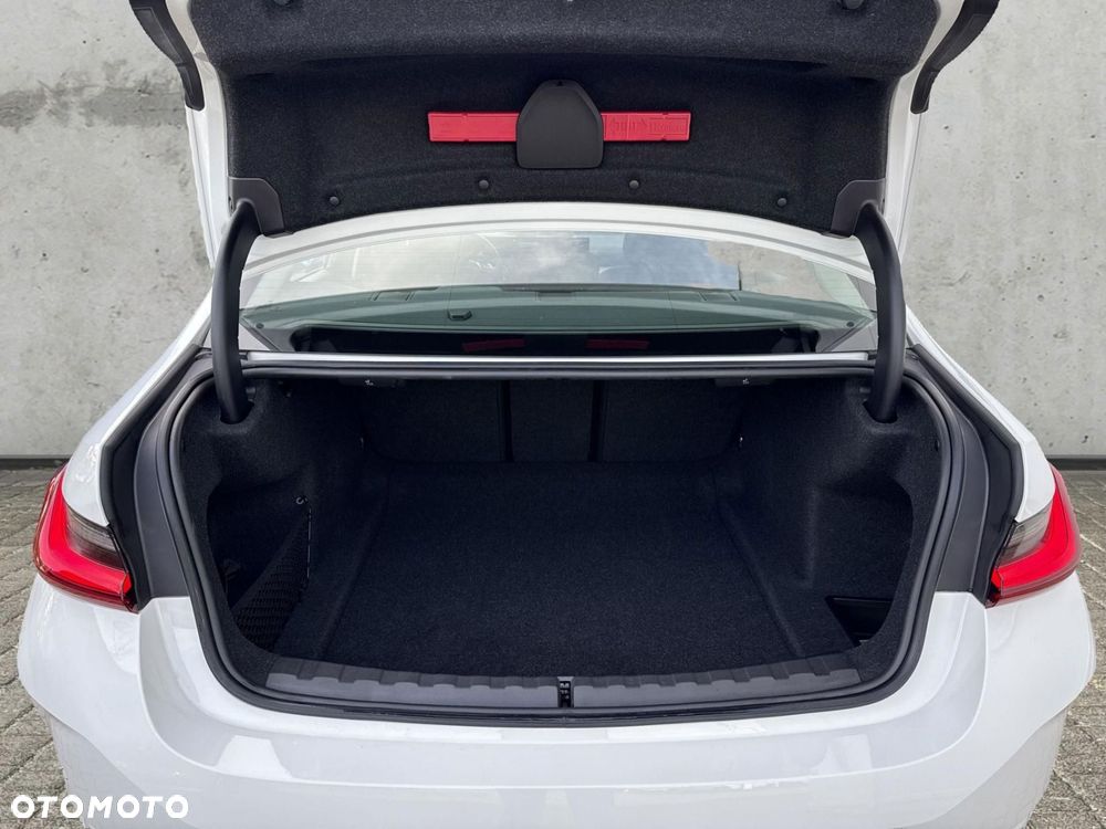 BMW Seria 3 - 18