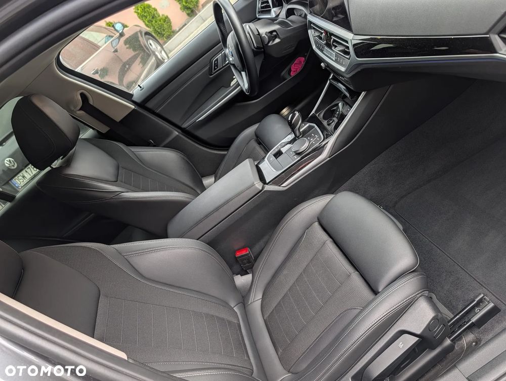 BMW Seria 3 330d xDrive MHEV - 31